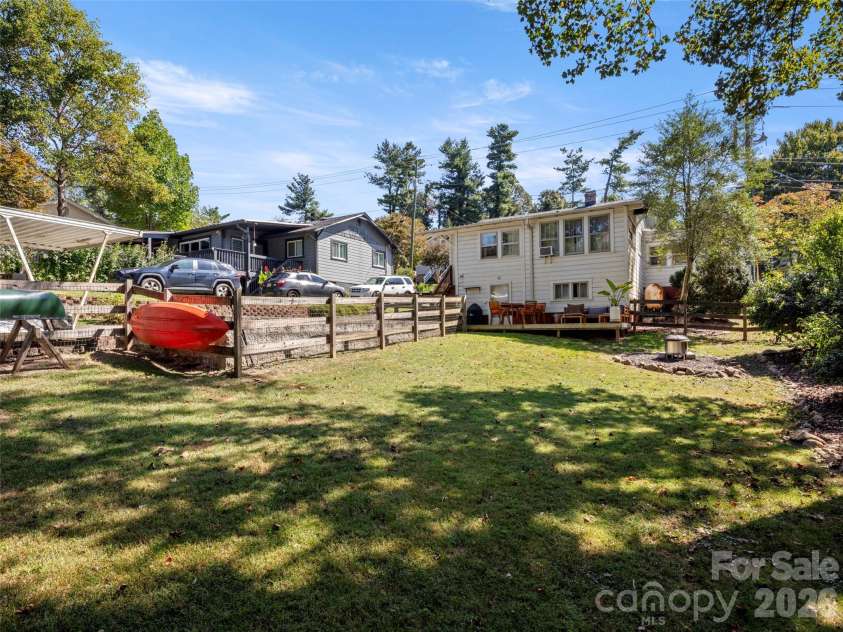79 Craig Circle, Asheville, NC 28805.  MLS# CAR4352490, YatesRealty ID 16309. 