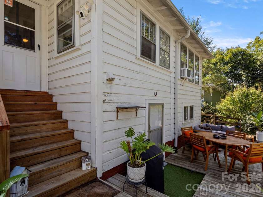 79 Craig Circle, Asheville, NC 28805.  MLS# CAR4352490, YatesRealty ID 16309. 