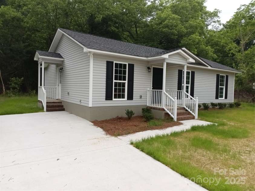 12 Watts Street, York, SC 29745.  MLS# CAR4265260, YatesRealty ID 16310. 