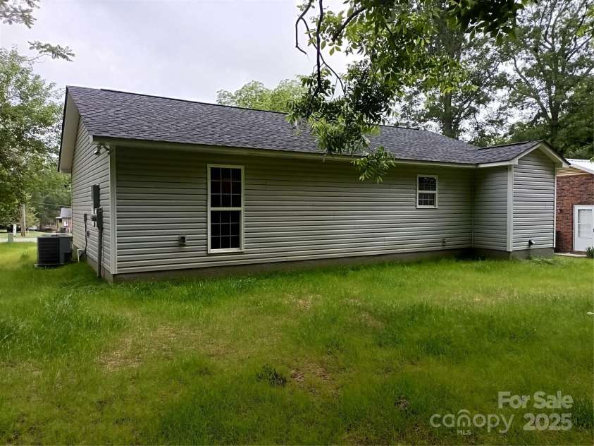 12 Watts Street, York, SC 29745.  MLS# CAR4265260, YatesRealty ID 16310. 