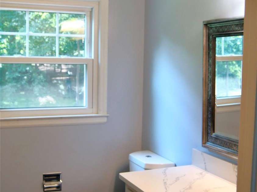 4905 Montibello Drive, Charlotte, NC 28226.  MLS# CAR4252898, YatesRealty ID 16311. 2ND FLOOR FULL BATHROOM