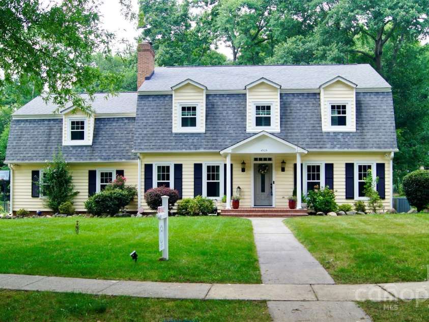 4905 Montibello Drive, Charlotte, NC 28226.  MLS# CAR4252898, YatesRealty ID 16311. 