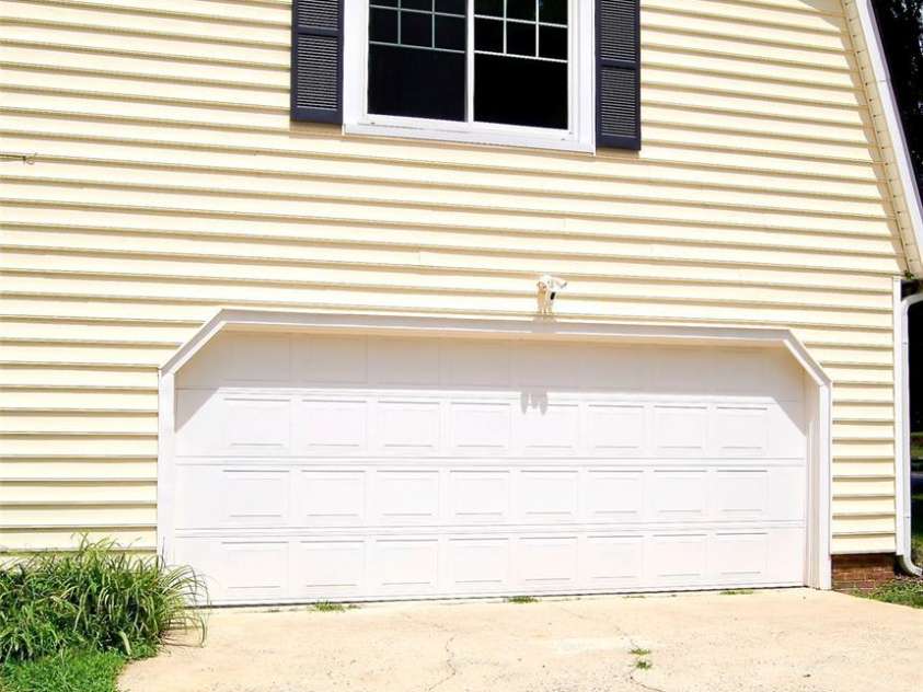 4905 Montibello Drive, Charlotte, NC 28226.  MLS# CAR4252898, YatesRealty ID 16311. 