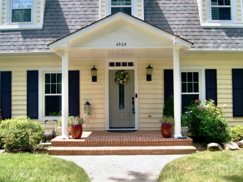 4905 Montibello Drive, Charlotte, NC 28226.  MLS# CAR4252898, YatesRealty ID 16311. 