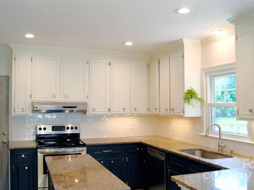 4905 Montibello Drive, Charlotte, NC 28226.  MLS# CAR4252898, YatesRealty ID 16311. 