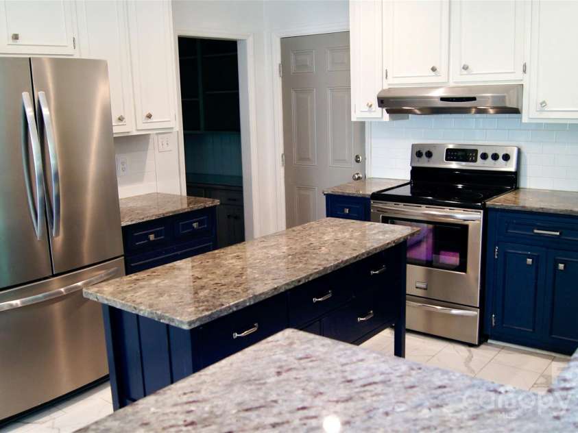 4905 Montibello Drive, Charlotte, NC 28226.  MLS# CAR4252898, YatesRealty ID 16311. 