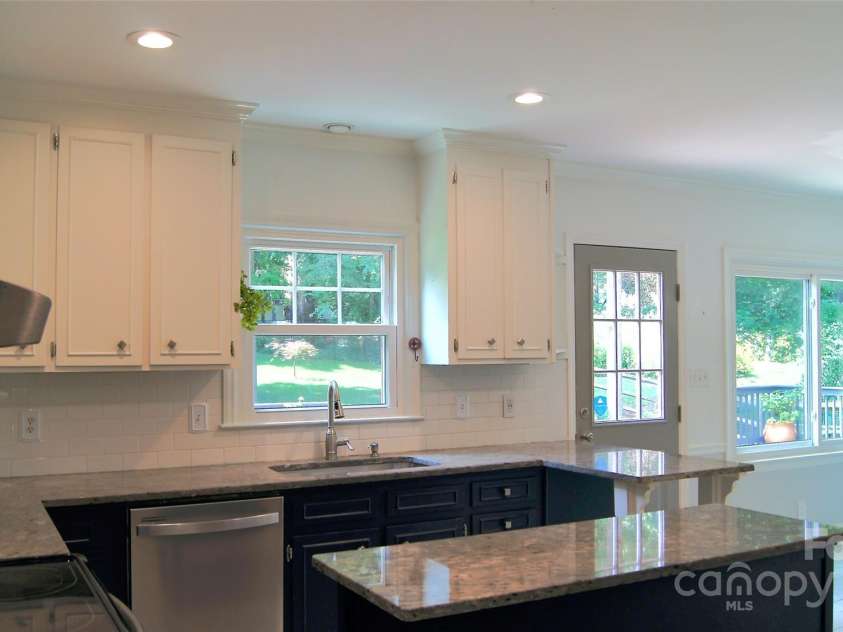 4905 Montibello Drive, Charlotte, NC 28226.  MLS# CAR4252898, YatesRealty ID 16311. 