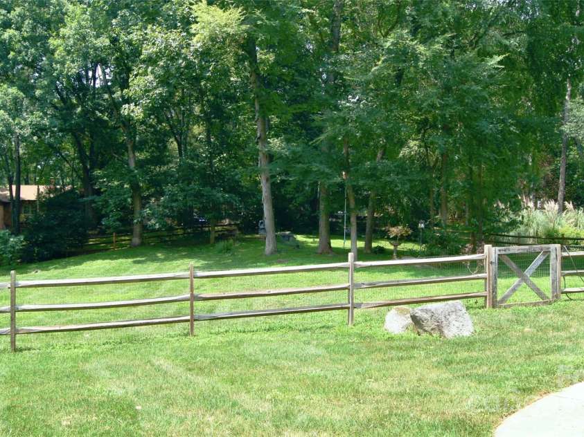 4905 Montibello Drive, Charlotte, NC 28226.  MLS# CAR4252898, YatesRealty ID 16311. BACKYARD