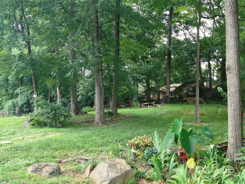 4905 Montibello Drive, Charlotte, NC 28226.  MLS# CAR4252898, YatesRealty ID 16311. BACKYARD