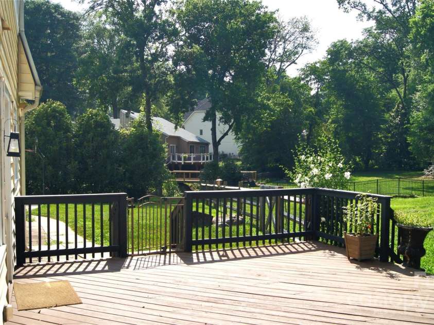 4905 Montibello Drive, Charlotte, NC 28226.  MLS# CAR4252898, YatesRealty ID 16311. BACKYARD DECK VIEW