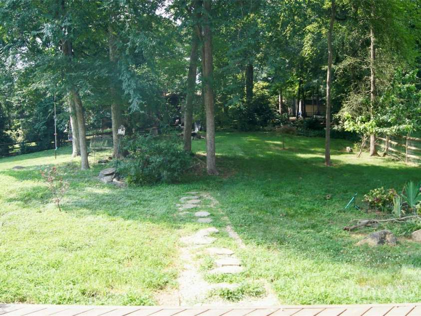 4905 Montibello Drive, Charlotte, NC 28226.  MLS# CAR4252898, YatesRealty ID 16311. BACKYARD DECK VIEW