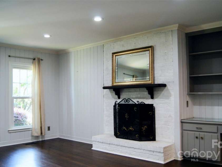 4905 Montibello Drive, Charlotte, NC 28226.  MLS# CAR4252898, YatesRealty ID 16311. DOWNSTAIRS T.V. ROOM/DEN
