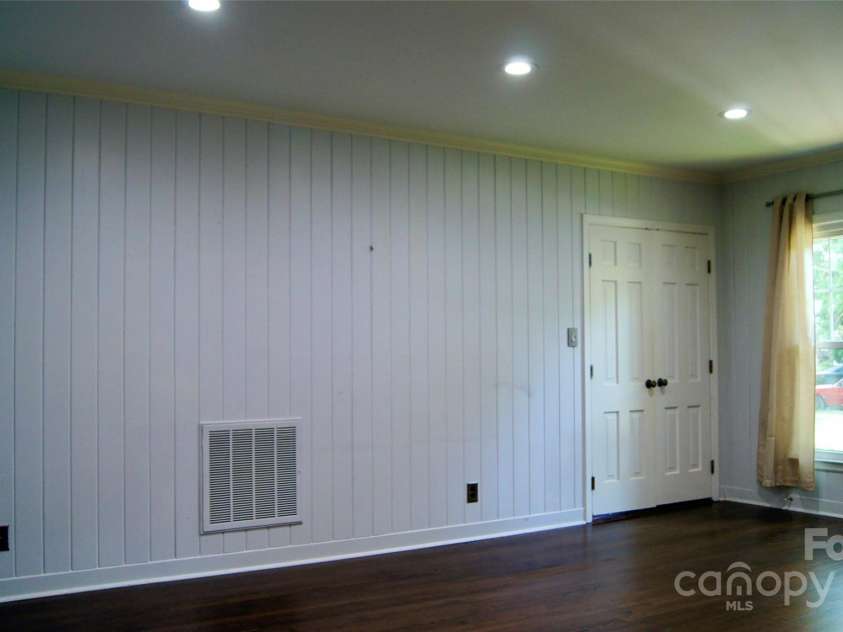 4905 Montibello Drive, Charlotte, NC 28226.  MLS# CAR4252898, YatesRealty ID 16311. DOWNSTAIRS T.V. ROOM/DEN