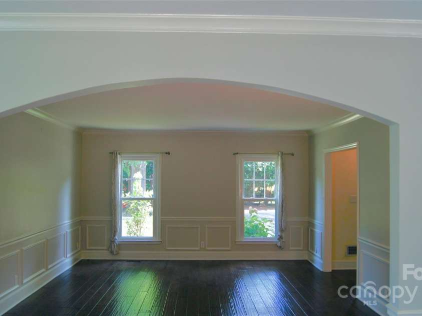 4905 Montibello Drive, Charlotte, NC 28226.  MLS# CAR4252898, YatesRealty ID 16311. FORMAL LIVING ROOM