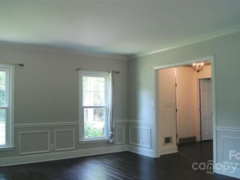 4905 Montibello Drive, Charlotte, NC 28226.  MLS# CAR4252898, YatesRealty ID 16311. FORMAL LIVING ROOM