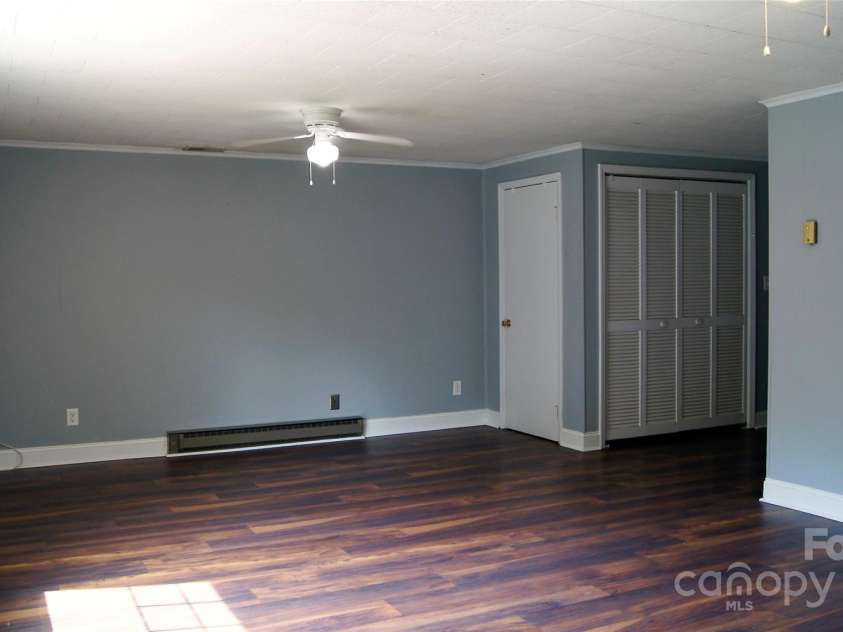4905 Montibello Drive, Charlotte, NC 28226.  MLS# CAR4252898, YatesRealty ID 16311. HUGE BONUS ROOM ON 2ND FLOOR