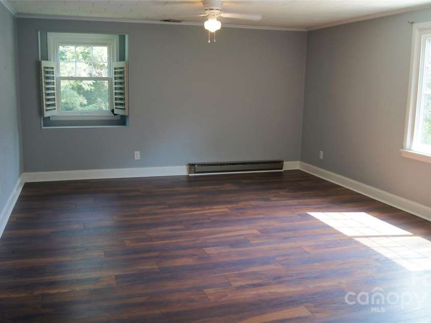 4905 Montibello Drive, Charlotte, NC 28226.  MLS# CAR4252898, YatesRealty ID 16311. HUGE BONUS ROOM ON 2ND FLOOR