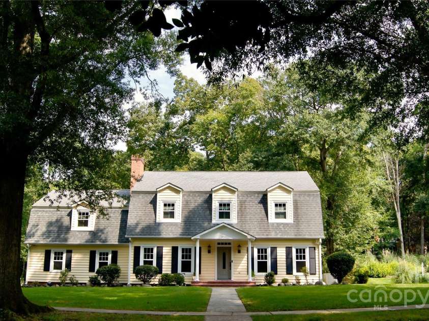 4905 Montibello Drive, Charlotte, NC 28226.  MLS# CAR4302789, YatesRealty ID 16311. 