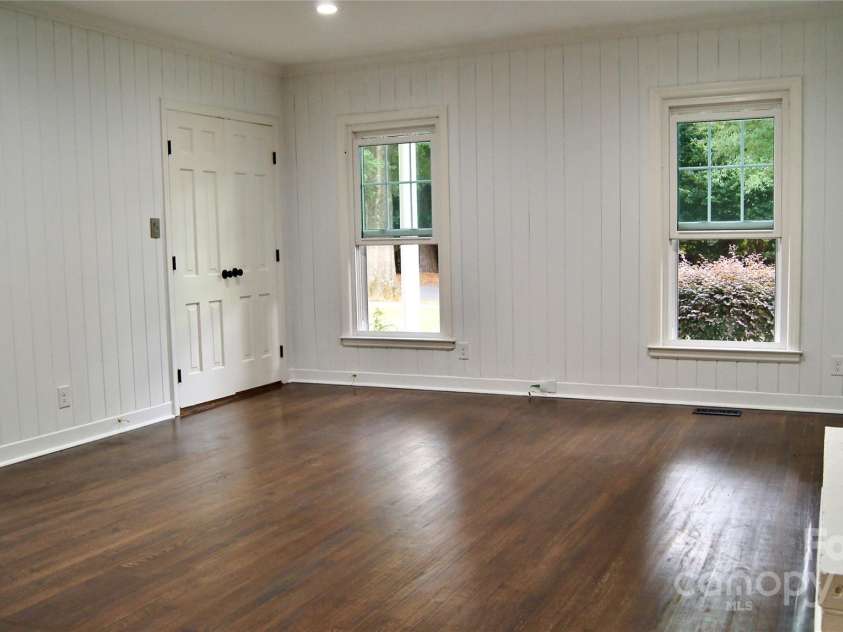 4905 Montibello Drive, Charlotte, NC 28226.  MLS# CAR4302789, YatesRealty ID 16311. Den/Office/T.V. Room