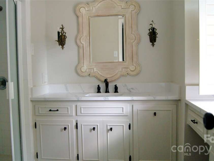 4905 Montibello Drive, Charlotte, NC 28226.  MLS# CAR4302789, YatesRealty ID 16311. Master Bathroom