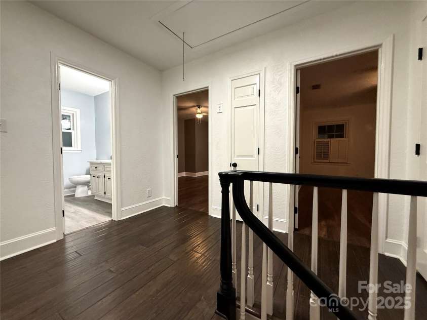 4905 Montibello Drive, Charlotte, NC 28226.  MLS# CAR4302789, YatesRealty ID 16311. Upstairs Hallway 1of2