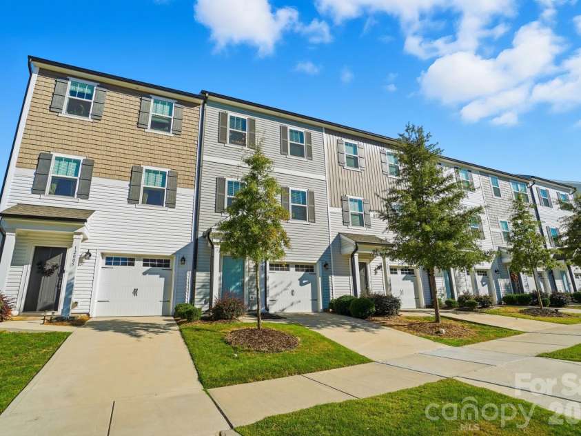 12009 Chesapeake Mallard Drive, Charlotte, NC 28262.  MLS# CAR4316650, YatesRealty ID 16312. 