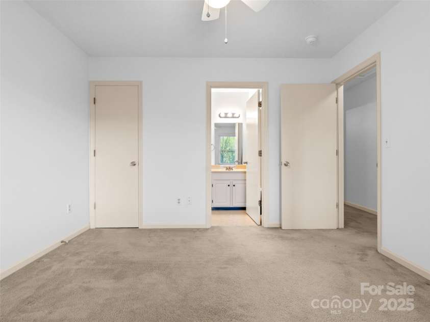 802 Parkway Vista Drive, Asheville, NC 28805.  MLS# CAR4248715, YatesRealty ID 16314. 