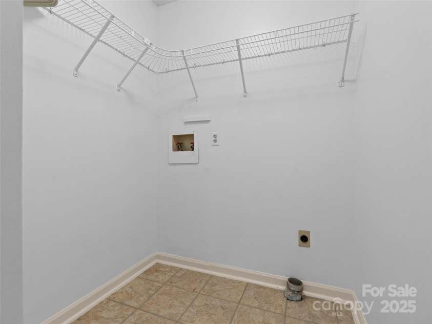 802 Parkway Vista Drive, Asheville, NC 28805.  MLS# CAR4248715, YatesRealty ID 16314. 