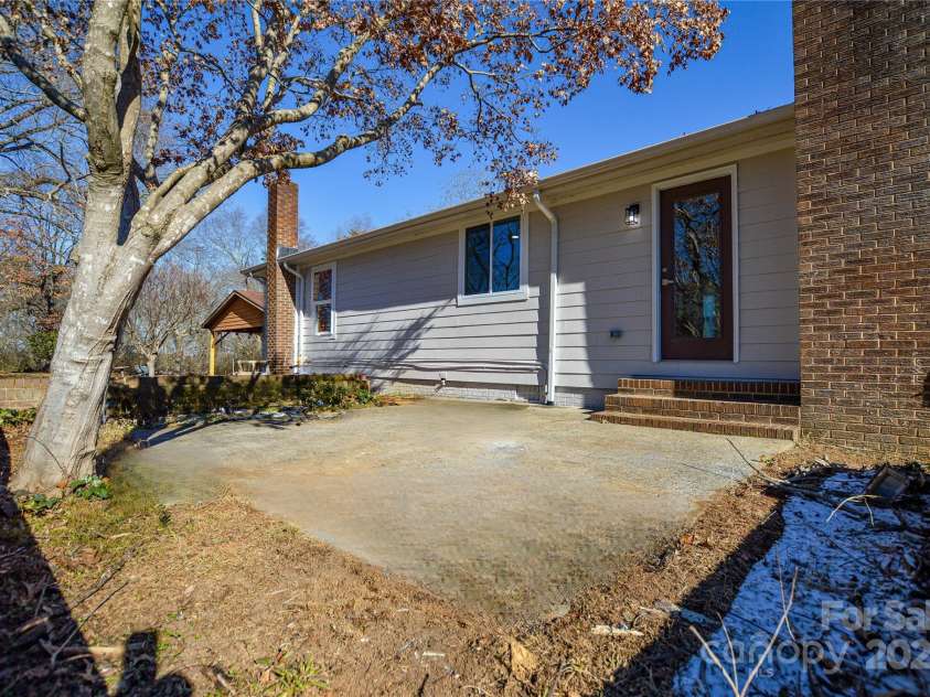 6615 Love Mill Road, Monroe, NC 28110.  MLS# CAR4216044, YatesRealty ID 16315. 