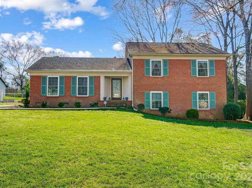 1301 Old Farm Road, Charlotte, NC 28226.  MLS# CAR4228813, YatesRealty ID 16317. 