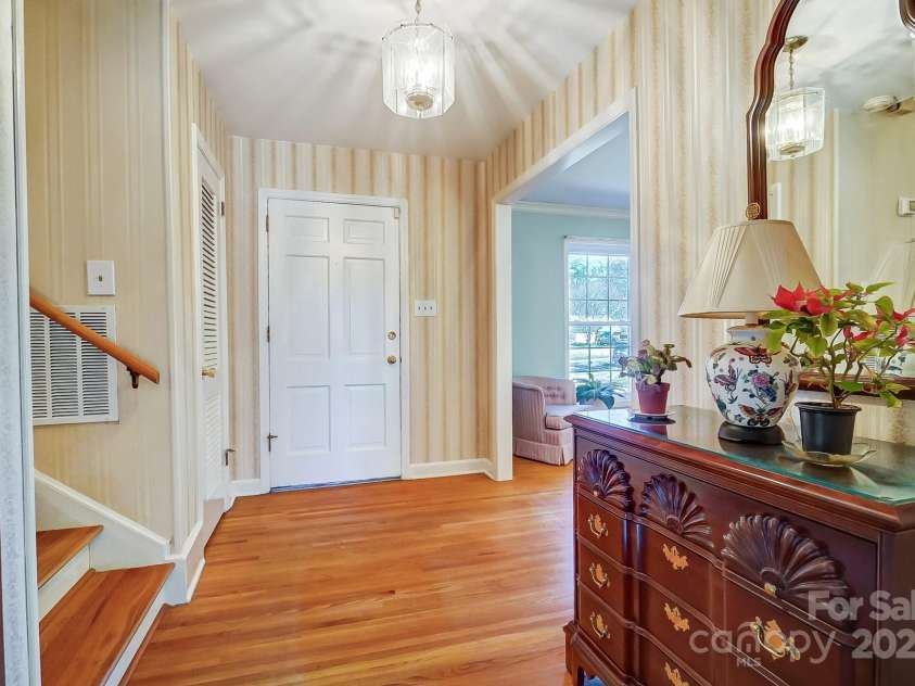1301 Old Farm Road, Charlotte, NC 28226.  MLS# CAR4228813, YatesRealty ID 16317. 