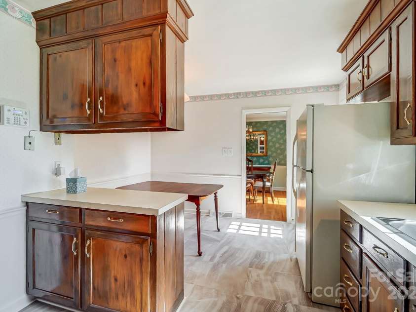 1301 Old Farm Road, Charlotte, NC 28226.  MLS# CAR4228813, YatesRealty ID 16317. 
