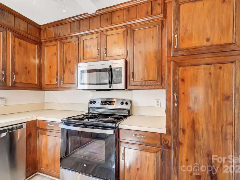 1301 Old Farm Road, Charlotte, NC 28226.  MLS# CAR4228813, YatesRealty ID 16317. 