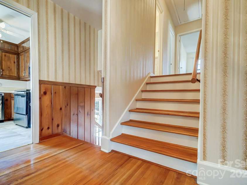 1301 Old Farm Road, Charlotte, NC 28226.  MLS# CAR4228813, YatesRealty ID 16317. 