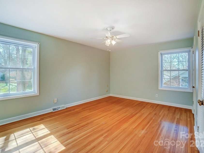 1301 Old Farm Road, Charlotte, NC 28226.  MLS# CAR4228813, YatesRealty ID 16317. 