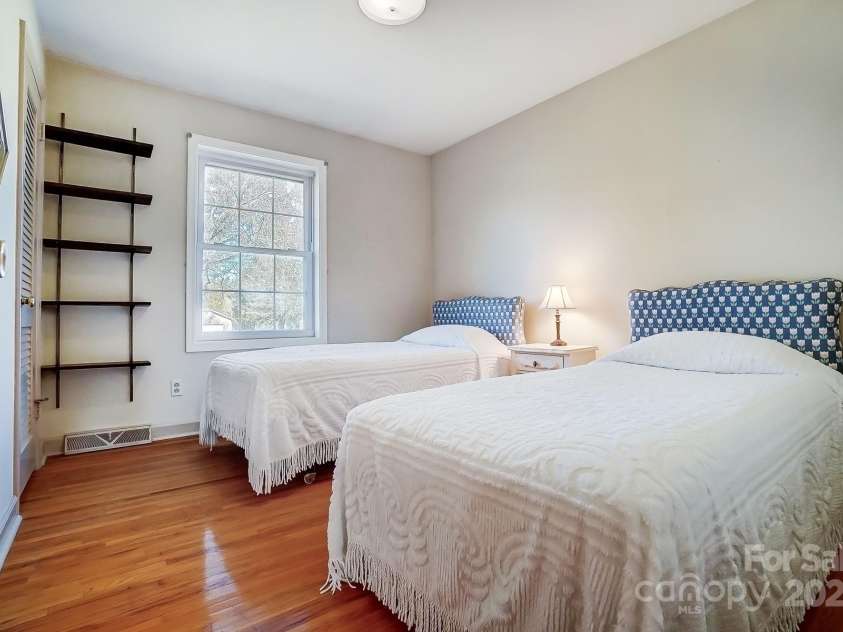 1301 Old Farm Road, Charlotte, NC 28226.  MLS# CAR4228813, YatesRealty ID 16317. 