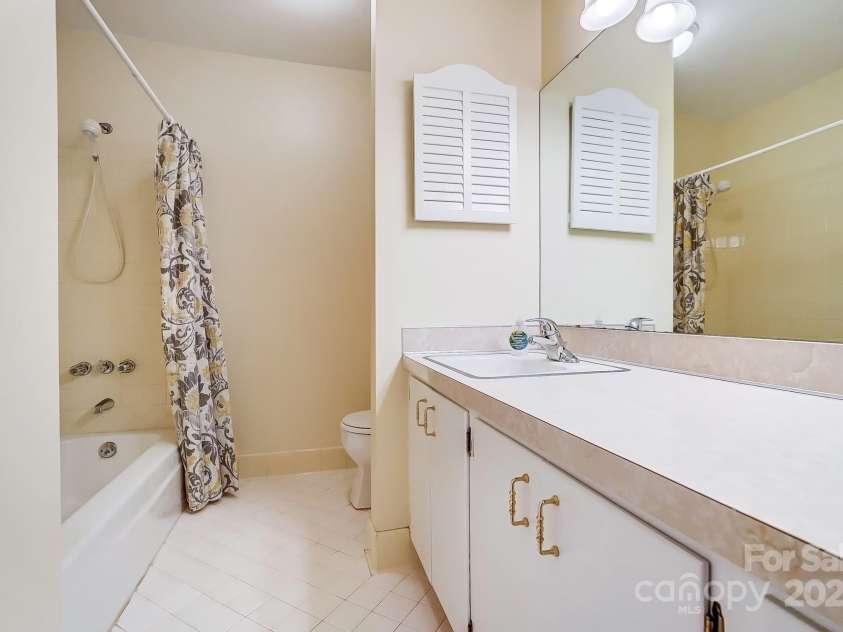 1301 Old Farm Road, Charlotte, NC 28226.  MLS# CAR4228813, YatesRealty ID 16317. 