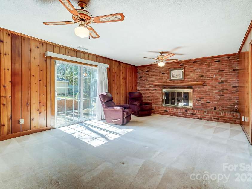 1301 Old Farm Road, Charlotte, NC 28226.  MLS# CAR4228813, YatesRealty ID 16317. 