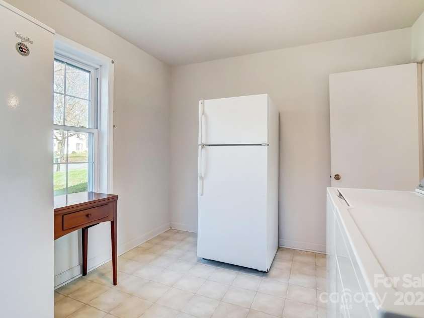 1301 Old Farm Road, Charlotte, NC 28226.  MLS# CAR4228813, YatesRealty ID 16317. 