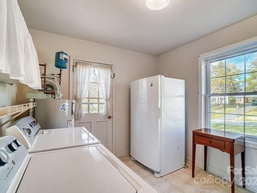 1301 Old Farm Road, Charlotte, NC 28226.  MLS# CAR4228813, YatesRealty ID 16317. 