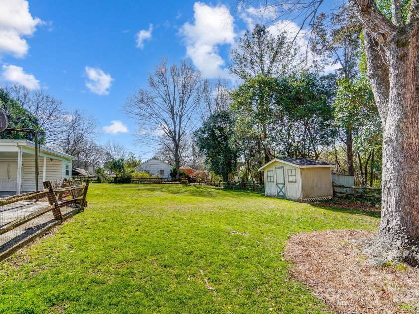 1301 Old Farm Road, Charlotte, NC 28226.  MLS# CAR4228813, YatesRealty ID 16317. 