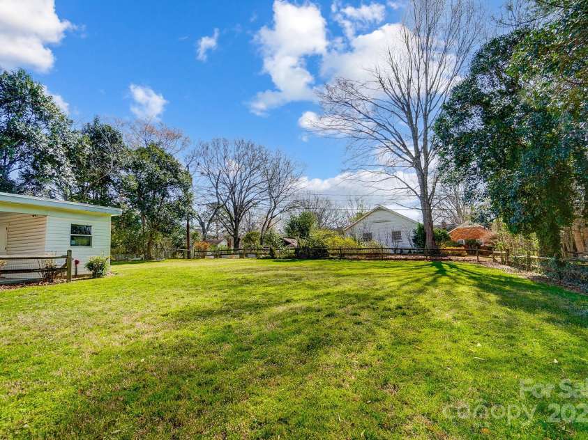 1301 Old Farm Road, Charlotte, NC 28226.  MLS# CAR4228813, YatesRealty ID 16317. 