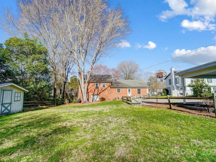 1301 Old Farm Road, Charlotte, NC 28226.  MLS# CAR4228813, YatesRealty ID 16317. 