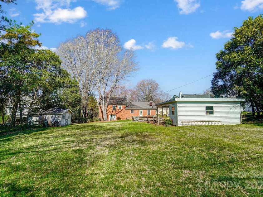 1301 Old Farm Road, Charlotte, NC 28226.  MLS# CAR4228813, YatesRealty ID 16317. 