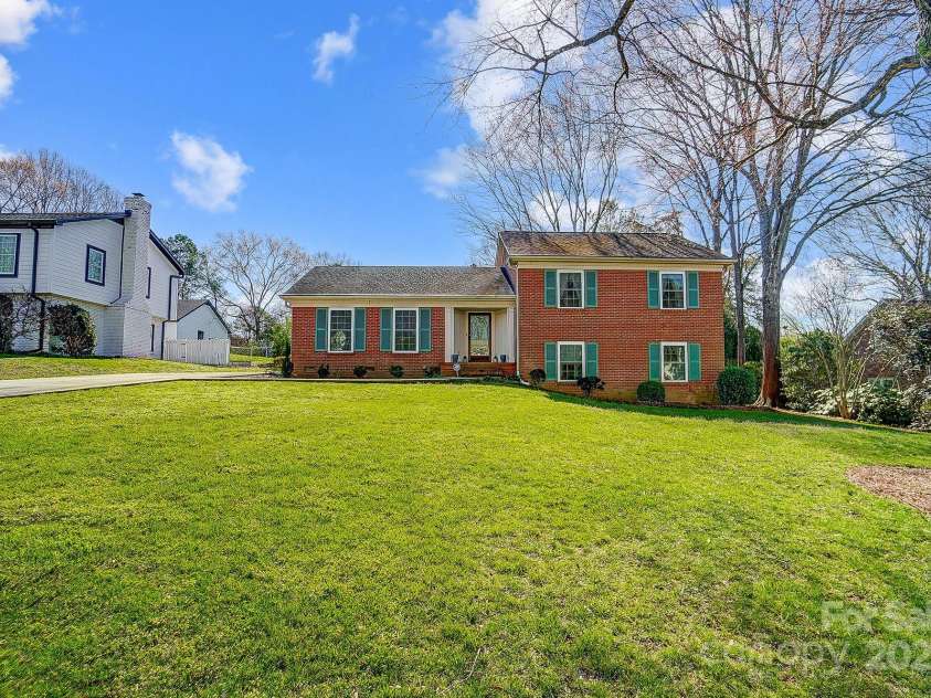 1301 Old Farm Road, Charlotte, NC 28226.  MLS# CAR4228813, YatesRealty ID 16317. 