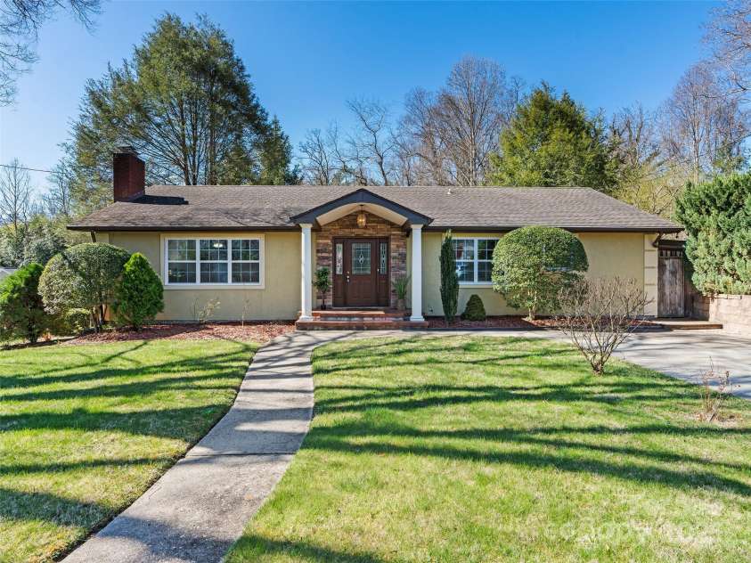 184 Aurora Drive, Asheville, NC 28805.  MLS# CAR4247633, YatesRealty ID 16317. 