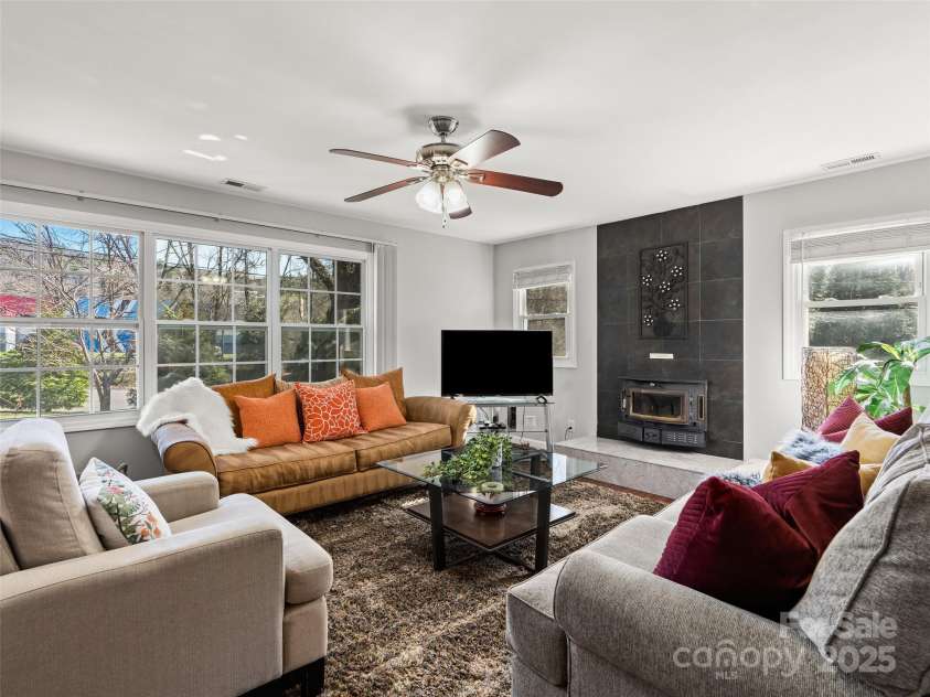 184 Aurora Drive, Asheville, NC 28805.  MLS# CAR4247633, YatesRealty ID 16317. 