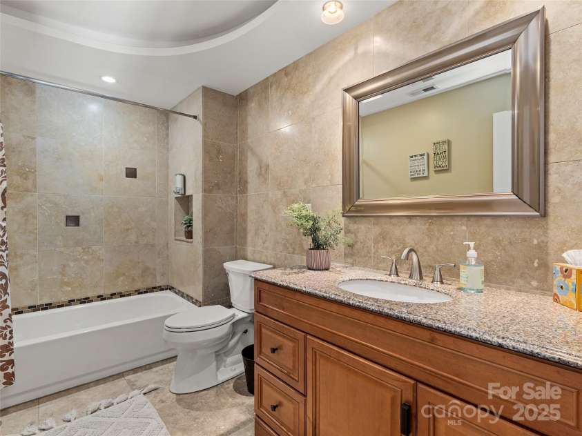 184 Aurora Drive, Asheville, NC 28805.  MLS# CAR4247633, YatesRealty ID 16317. 