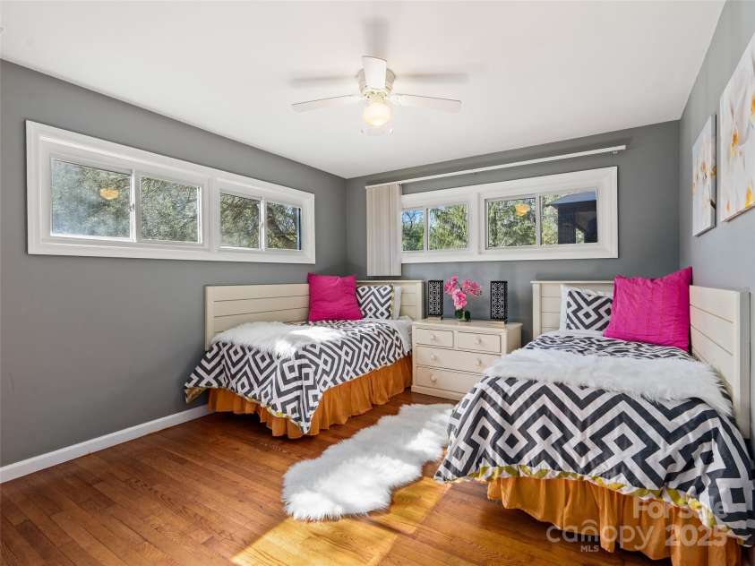 184 Aurora Drive, Asheville, NC 28805.  MLS# CAR4247633, YatesRealty ID 16317. 