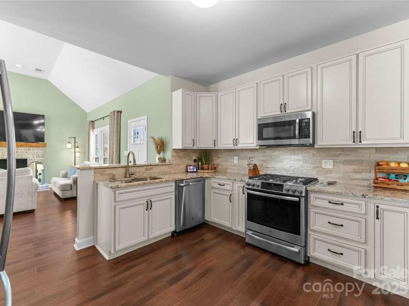 123 Southhaven Drive, Mooresville, NC 28117.  MLS# CAR4234772, YatesRealty ID 16318. Kitchen open to Great Room